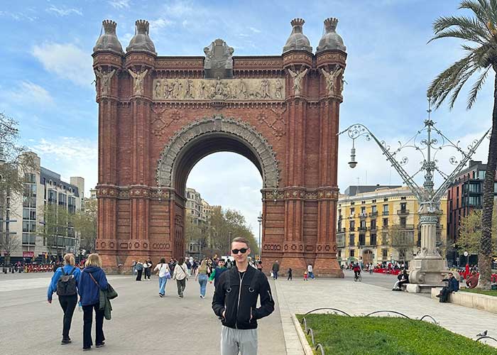 Aidan in front of the Arc de Triomf