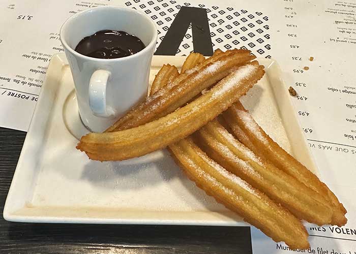 The churros con chocolate